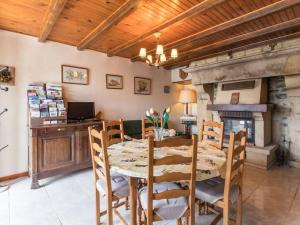 Kuchyň nebo kuchyňský kout v ubytování Chambre Rose cosy avec kitchenette et terrasse - FR-1-583-295