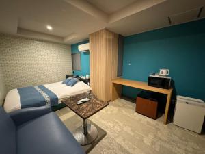 Postel nebo postele na pokoji v ubytování Hotel RIO新宿 + 37 fotografií