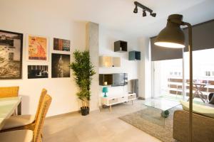 A seating area at Granada Home Centro