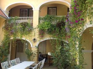 A balcony or terrace at Hársfa Szálló