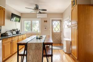 A kitchen or kitchenette at Gem by the water with firepit & all fenced backyard 2 Bedrooms