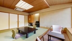 Khu vực ghế ngồi tại KAMENOI HOTEL Akita Yuze