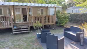Mobil home 8 personnes 3 chambres外面的花园