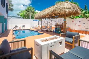 Bassein majutusasutuses Tiki Time! Pool-tiki Hut-kayaks-grill-ocean View! või selle lähedal