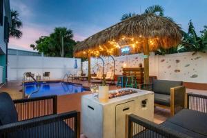 Bassein majutusasutuses Tiki Time! Pool-tiki Hut-kayaks-grill-ocean View! või selle lähedal
