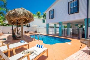 Bassein majutusasutuses Tiki Time! Pool-tiki Hut-kayaks-grill-ocean View! või selle lähedal +37 fotot