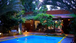Πισίνα στο ή κοντά στο Emerald - 2BR Pool Villa near Bangalore Airport +10 φωτογραφίες