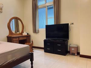TV tai viihdekeskus majoituspaikassa 天隆民宿Tian Long Tea Farm HomeStay