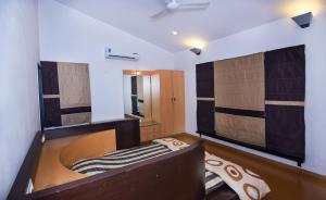 Χώρος καθιστικού στο Tranquil Woods - 2BR Villa with Private Pool & Lawn near Bangalore