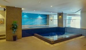 Bazén v ubytování Summit Hotel Greenhills nebo v jeho okolí