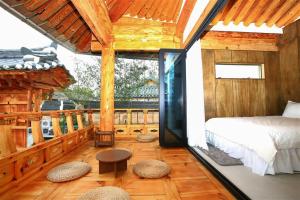 Una cama o camas en una habitación de Stay Hanul Jacuzzi Private Pension