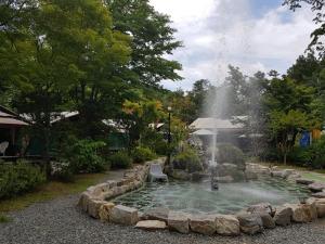 Κήπος έξω από το Gongju kyerongsan glamping donwallsoop