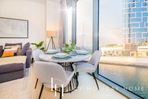 Fotografie z fotogalerie ubytování LUX 52 42 Deluxe Marina View Suite 2 v Dubaji