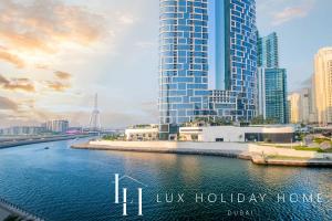 Fotografie z fotogalerie ubytování LUX 52 42 Deluxe Marina View Suite 2 v Dubaji