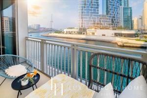 Fotografie z fotogalerie ubytování LUX 52 42 Deluxe Marina View Suite 2 v Dubaji