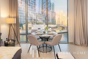 Fotografie z fotogalerie ubytování LUX 52 42 Deluxe Marina View Suite 2 v Dubaji