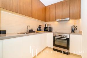 Fotografie z fotogalerie ubytování LUX 52 42 Deluxe Marina View Suite 2 v Dubaji