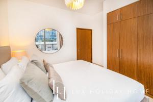 Fotografie z fotogalerie ubytování LUX 52 42 Deluxe Marina View Suite 2 v Dubaji