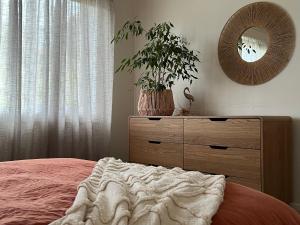 Gallery image of 41 Found - Lux Vintage Home with Outdoor Bath in Somerset