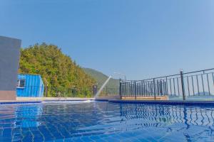 Bazén v ubytování Wando P237 Poolvilla nebo v jeho okolí