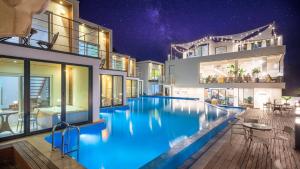 a large swimming pool in the middle of a house at Uljin sanpoli Pension in Uljin