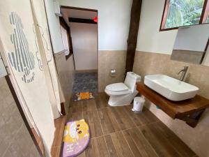 a bathroom with a sink and a toilet at บ้านมิยากาวา in Chiang Mai