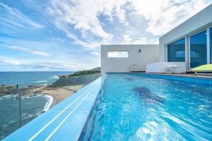 a swimming pool with a view of the ocean at Youngdeok Bell Mar Poolvilla in Yŏngdŏk +49 photos