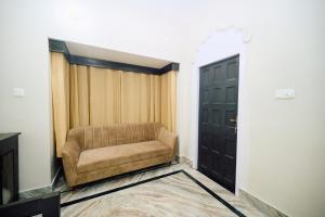Posezení v ubytování Shri Krishna Sharanam Guest House