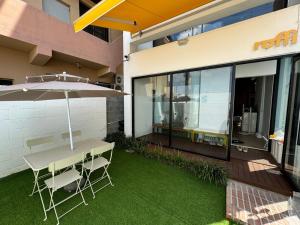 Un patio o zona al aire libre en Gyeongju Stayrophy Eupseong Branch 6 fotos más