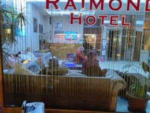 Hosté ubytování Raimond Hotel