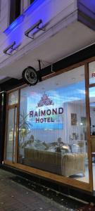 Certifikát, hodnocení, plakát nebo jiný dokument vystavený v ubytování Raimond Hotel