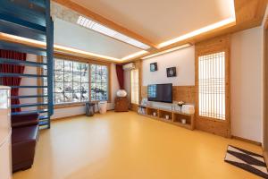 a large living room with a couch and a television at Chuncheon inyeonga pension in Wikkŏndŭrae