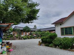 Сад в Hongcheon Yongho River Pension