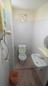Koupelna v ubytování TaKaYai GuestHouse