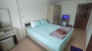 Postel nebo postele na pokoji v ubytování TaKaYai GuestHouse