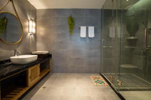 Baðherbergi á Zhangjiajie ZhuMan Holiday B&B
