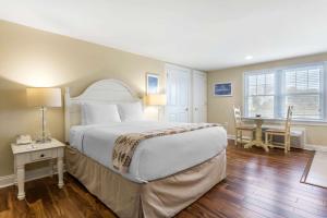 Giường trong phòng chung tại Bluegreen Vacations The Breakers, an Ascend Resort