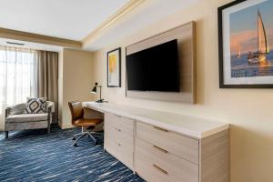 TV a/nebo společenská místnost v ubytování Wyvern Hotel, Ascend Hotel Collection
