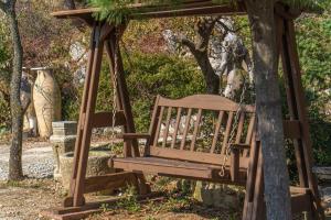 O grădină în afara Ganghwado Pension Riverside +9 fotografii