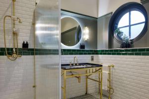 The Samuel Ryder Hotel St Albans, Tapestry Collection Hilton的一间浴室