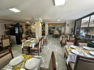 A restaurant or other place to eat at Amore Hotel Istanbul