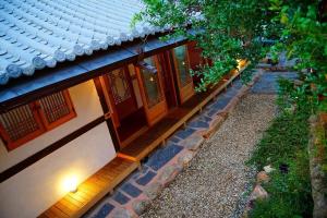 an overhead view of a house with a pathway and a door at Jeonju Hongsi Hanok Guesthouse in Jeonju