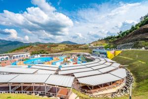 Bazén v ubytování Caravan Park Amazon Caravan nebo v jeho okolí