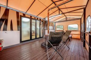 Posezení v ubytování Caravan Park Amazon Caravan