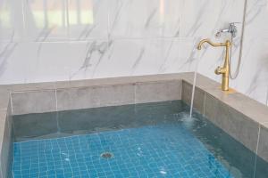 a bathroom with a tub with a water fountain at Mungs Club Pet friendly Pool Villa in Kŏon-ni +17 photos