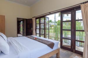 Ένα ή περισσότερα κρεβάτια σε δωμάτιο στο Villa Lotus Dencarik