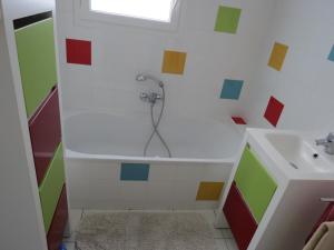 a bathroom with a tub and a sink at T3 cadre champêtre Saint Jean de Luz in Saint-Pée-sur-Nivelle