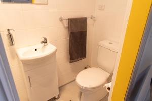Koupelna v ubytování Cosy and Pet Friendly Blackheath Studio 2