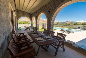 Gallery image of Villa Vilana with private pool in Atsipádhes