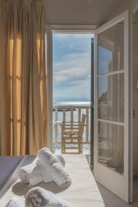 Cama ou camas em um quarto em Archontiko Seaside Hotel